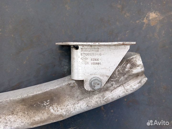 Усилитель заднего бампера Renault Megane 2 хэтчбек