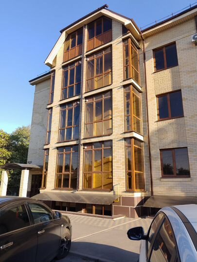 2-к. квартира, 70 м², 1/4 эт.
