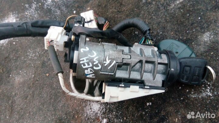 Замок зажигания на Тойота Авенсис 01г