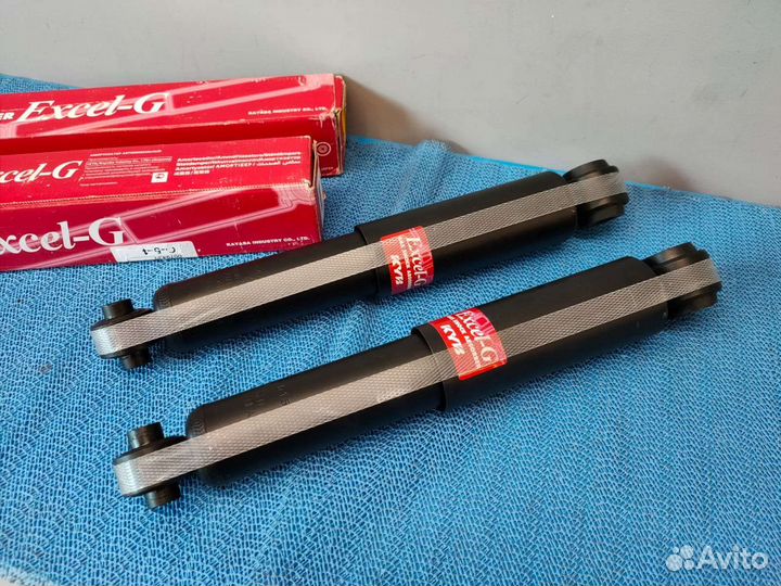 Амортизатор задний Nissan Serena Largo новый