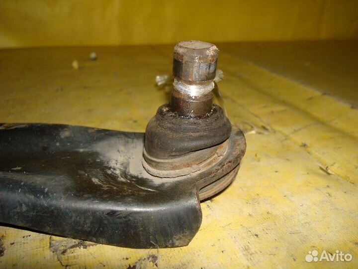 Рычаг Nissan Dualis NJ10 (Переднее Правое)