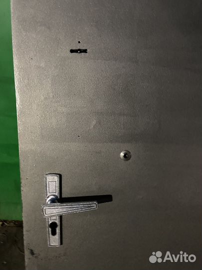 Дверь входная металлическая б/у
