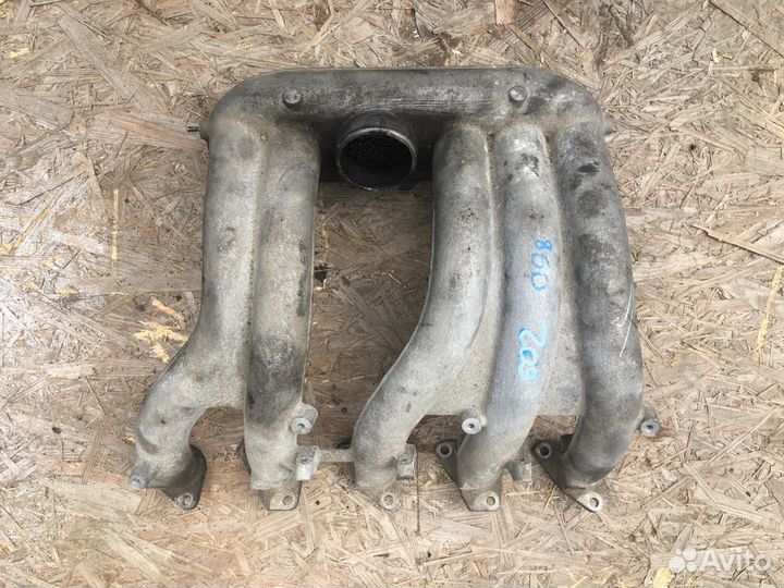 Впускной коллектор Mercedes Ом602