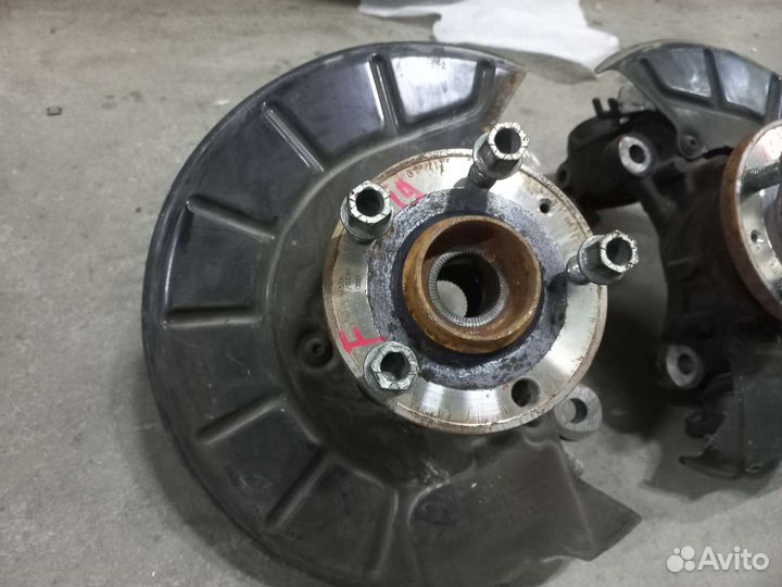 Кулак передний VW Tiguan 1