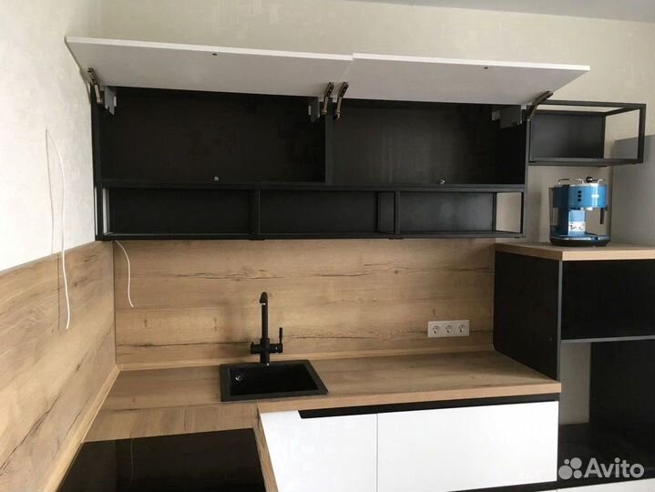 Кухонный гарнитур в стиле хай тек