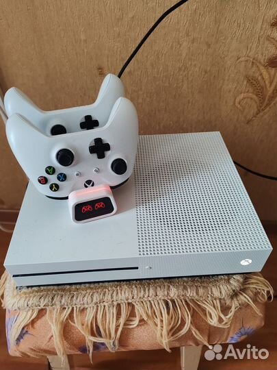 Xbox One s 2 геймпада 1tb