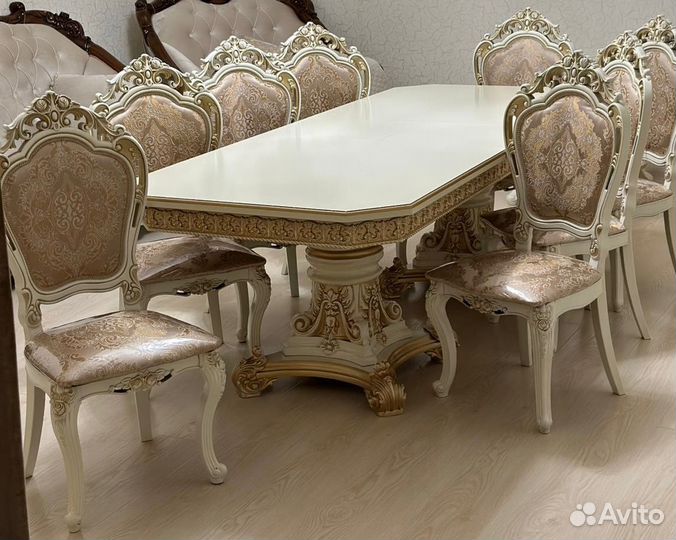 Стол и стулья