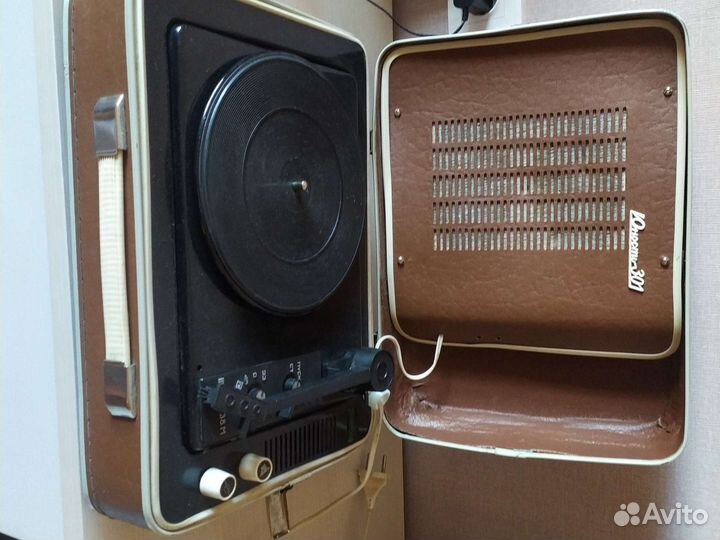 Виниловый проигрыватель Юность 301 СССР винтаж