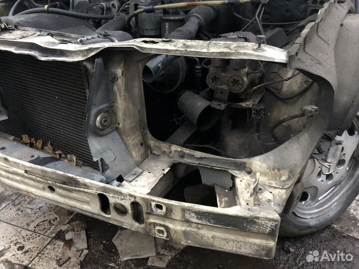 Четверть передняя левая лонжерон стакан Мерседес