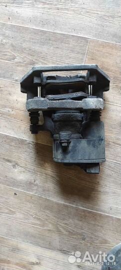 Задний правый суппорт volvo XC70