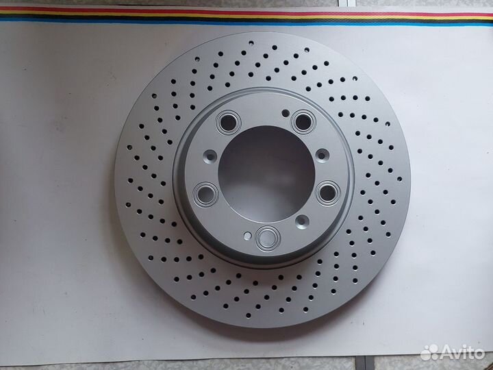 Задний левый тормозной диск (перф) Porsche