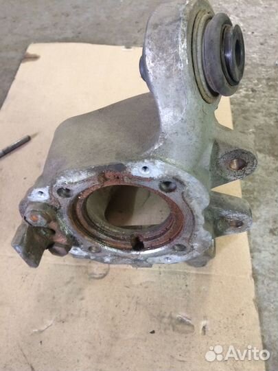 Опора подшипника колеса правая задняя