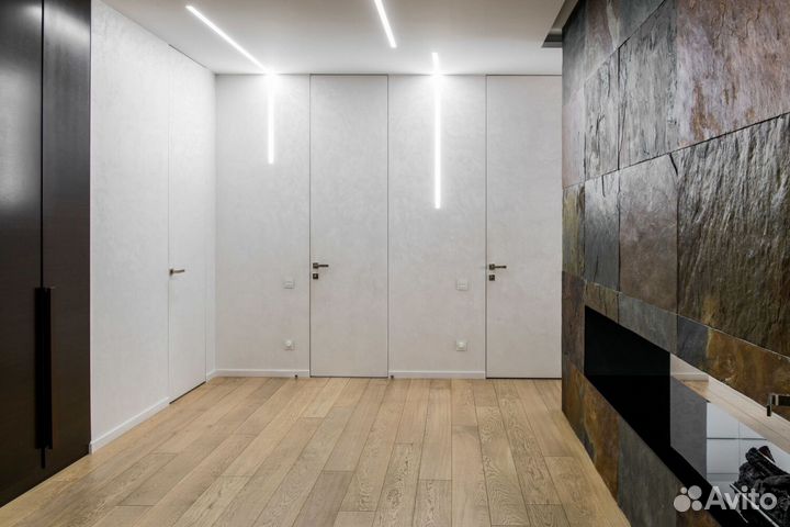 Скрытая дверь под дизайн