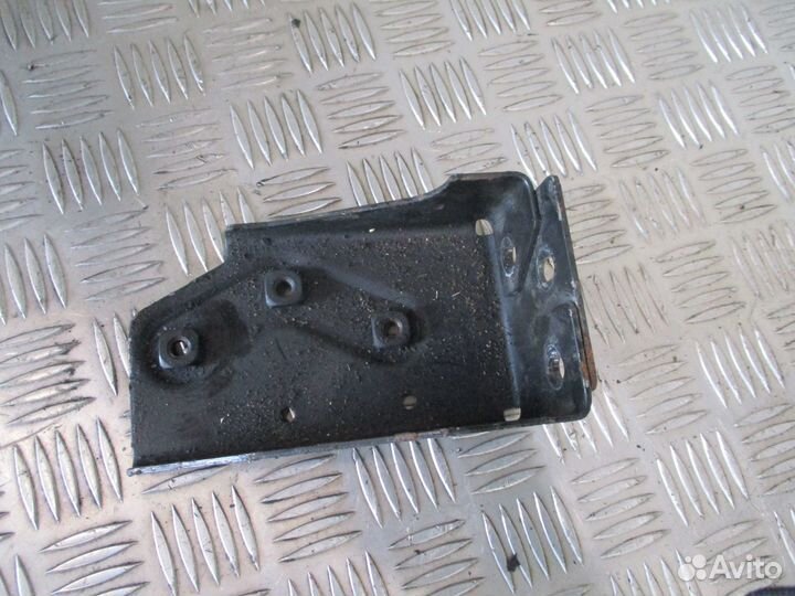 Кронштейн подножки Mercedes-Benz A9606601915