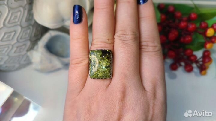 Кольцо с уральским змеевиком, 17,5 р-р 925