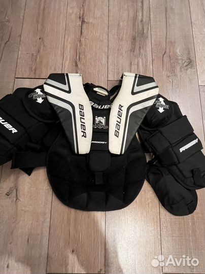 Вратарский нагрудник bauer