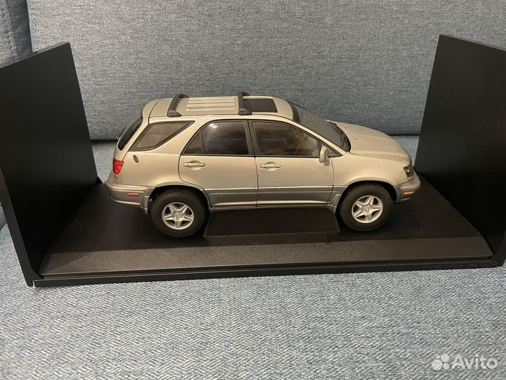 AutoArt Lexus RX300 1:18