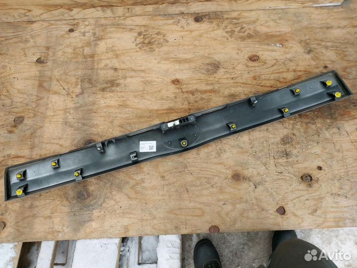 Накладка двери (крышки) багажника Toyota Prius 3