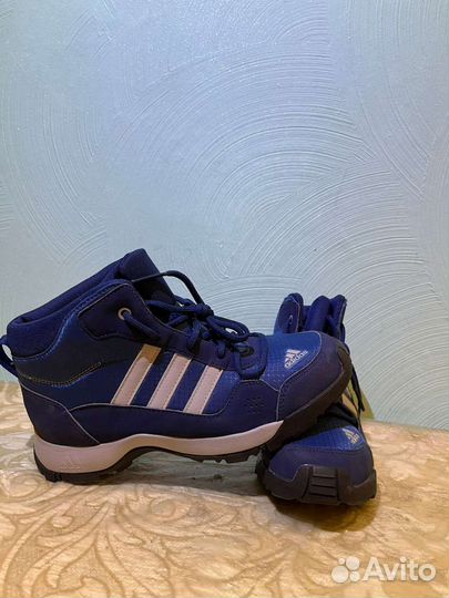 Кроссовки adidas Traxion