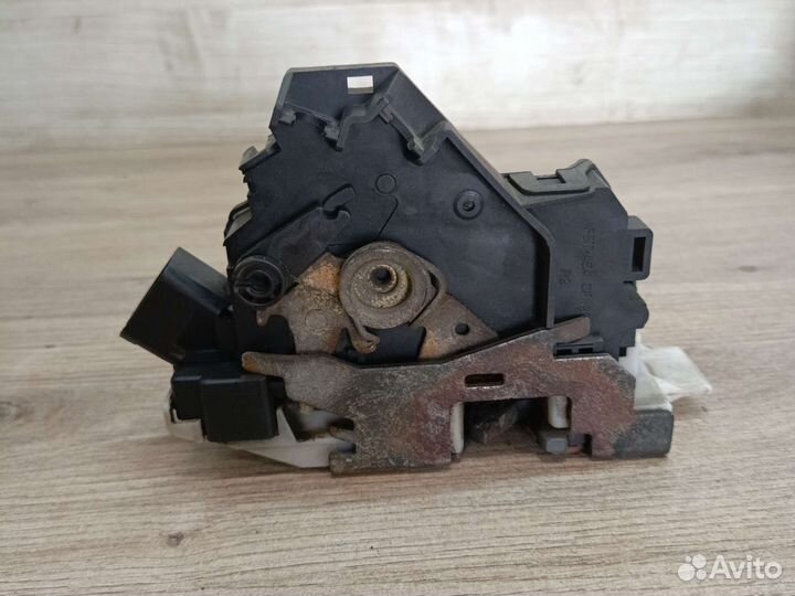 Замок двери задней правой ford focus 1