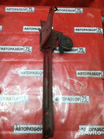 Планка радиатора Toyota Aqua NHP10 1nzfxe 2014