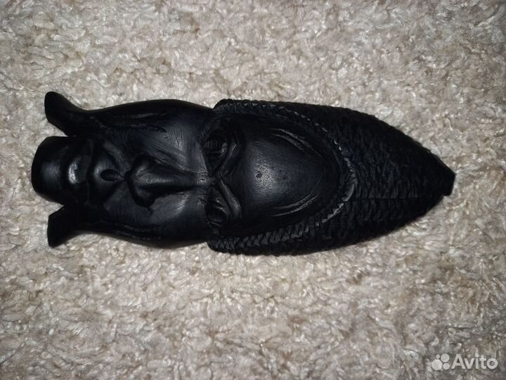 Маски из черного дерева