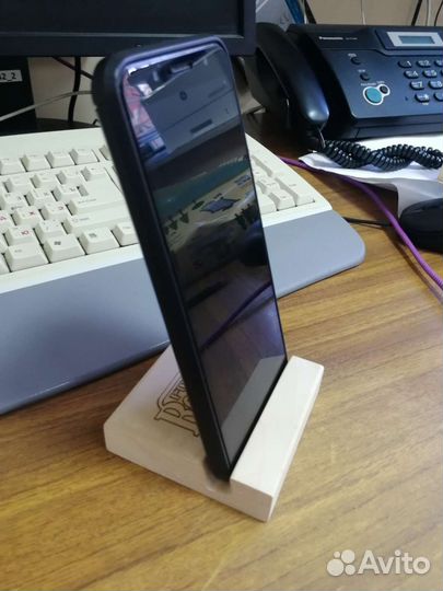 Подставка для телефона из дерева