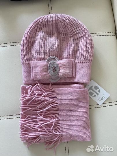 Шапка с шарфом новая