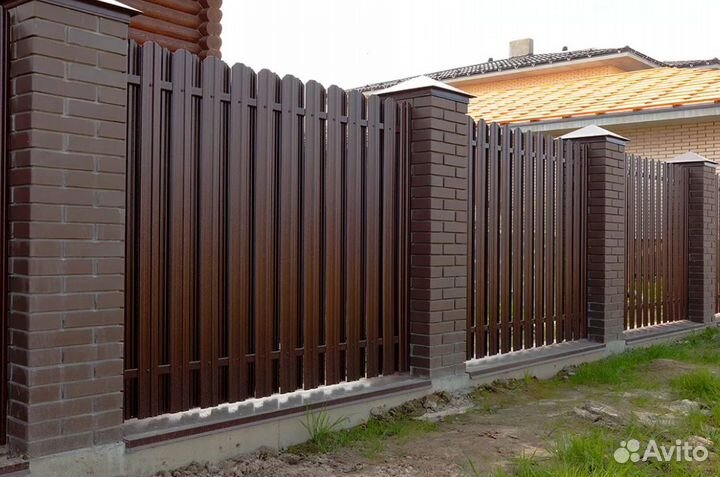 Забор из евроштакетника профессионально качественн