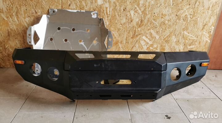 Бампер передний силовой Mitsubishi Delica 94-07