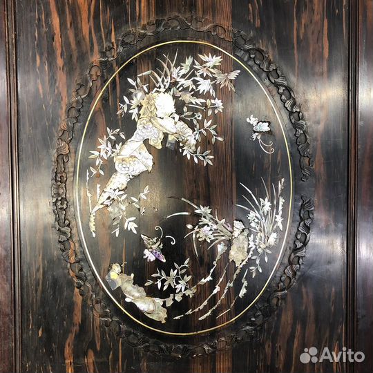 Антикварный шкаф