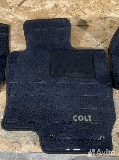 Комплект коврики салона Colt отличное состояние