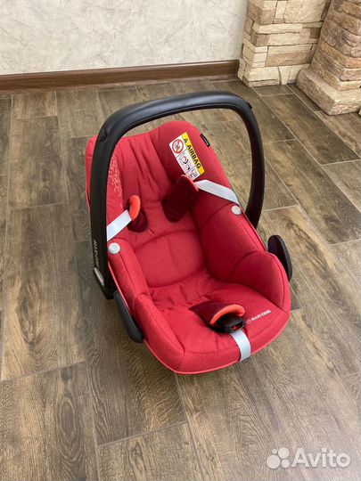 Автокресло Maxi-Cosi Pebble Plus Vivid Red