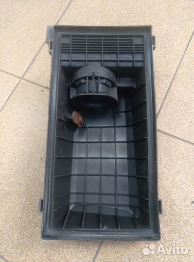 Крышка корпуса воздушного фильтра Вольво S40 1