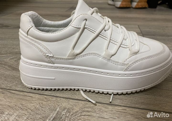Кроссовки женские 37 размер бу
