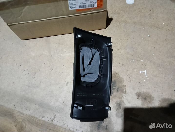 Чехол ручки кпп Nissan. 96935-EE90A