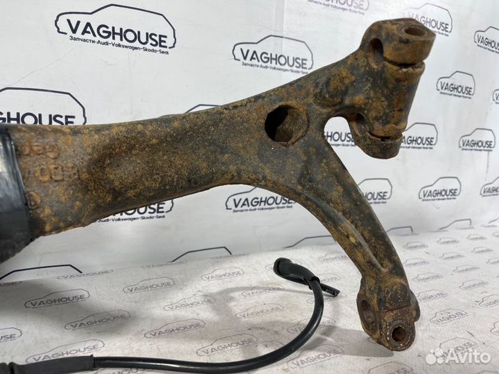 Кулак поворотный передний левый Audi A4 B5 8D2 1.6