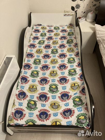 Детская кровать машинка