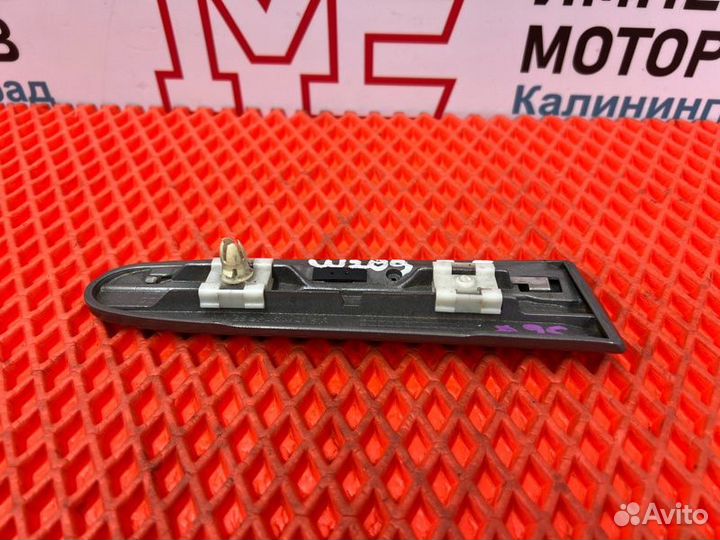 Молдинг на крыло передний правый Mercedes