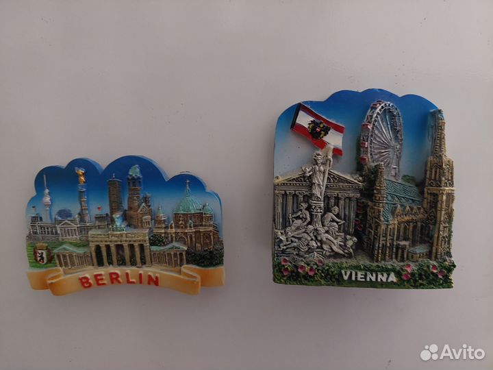 Магниты на холодильник из разных стран и городов