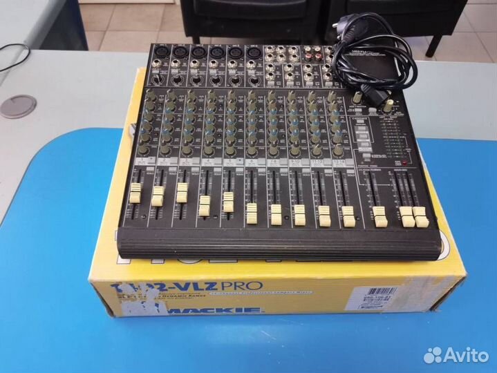 Микшерный пульт Mackie 1402-Vlz Pro