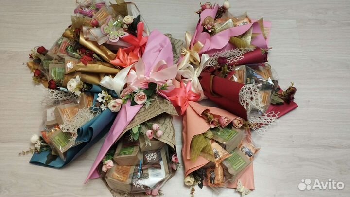 Чайный букет из конфет и чая