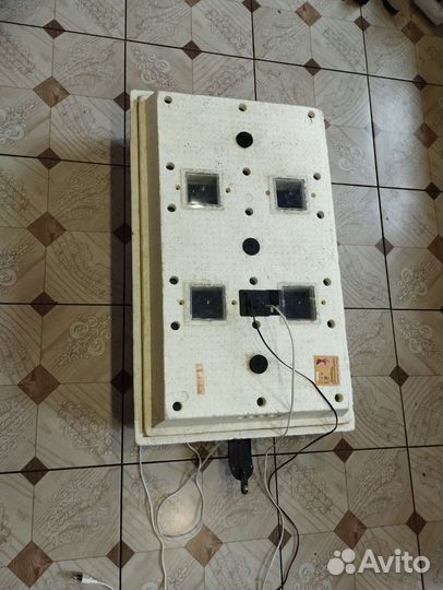 Инкубатор для яиц автоматический