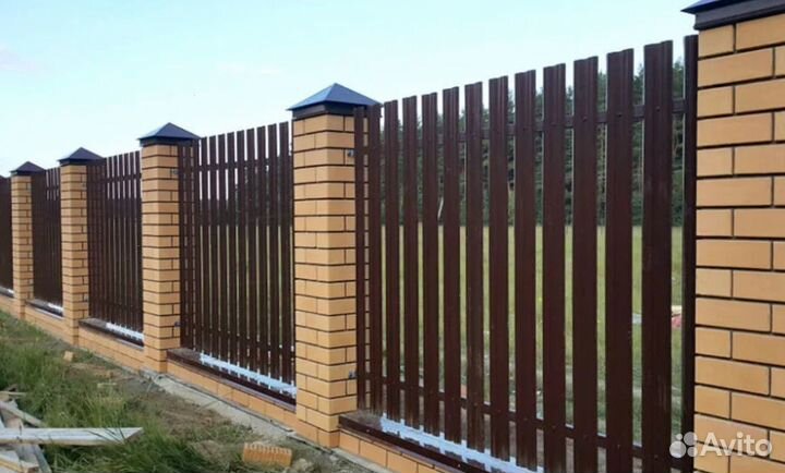 Забор из евроштакетника для дома под ключ