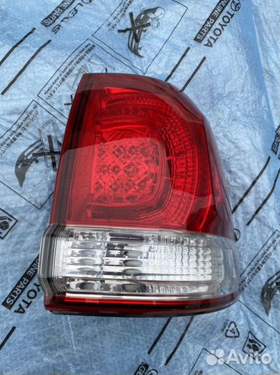 Фонарь Toyota Land Cruiser 200 2007-2012 оригинал