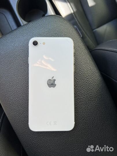Телефон iPhone SE 2020