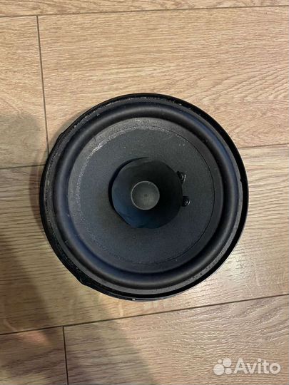 Штатные динамики на фольсваген поло