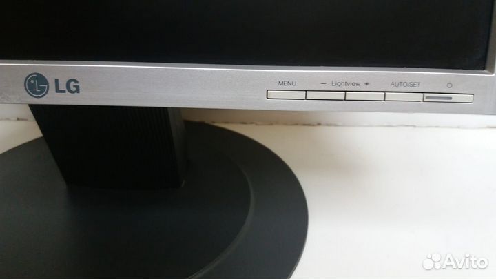 Монитор LG flatron L1750U