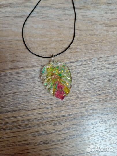 Кулон из эпоксидной смолы