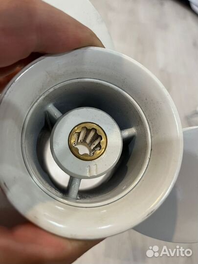 Гребной лодочный винт Ямаха 11 шаг 8 шлицев